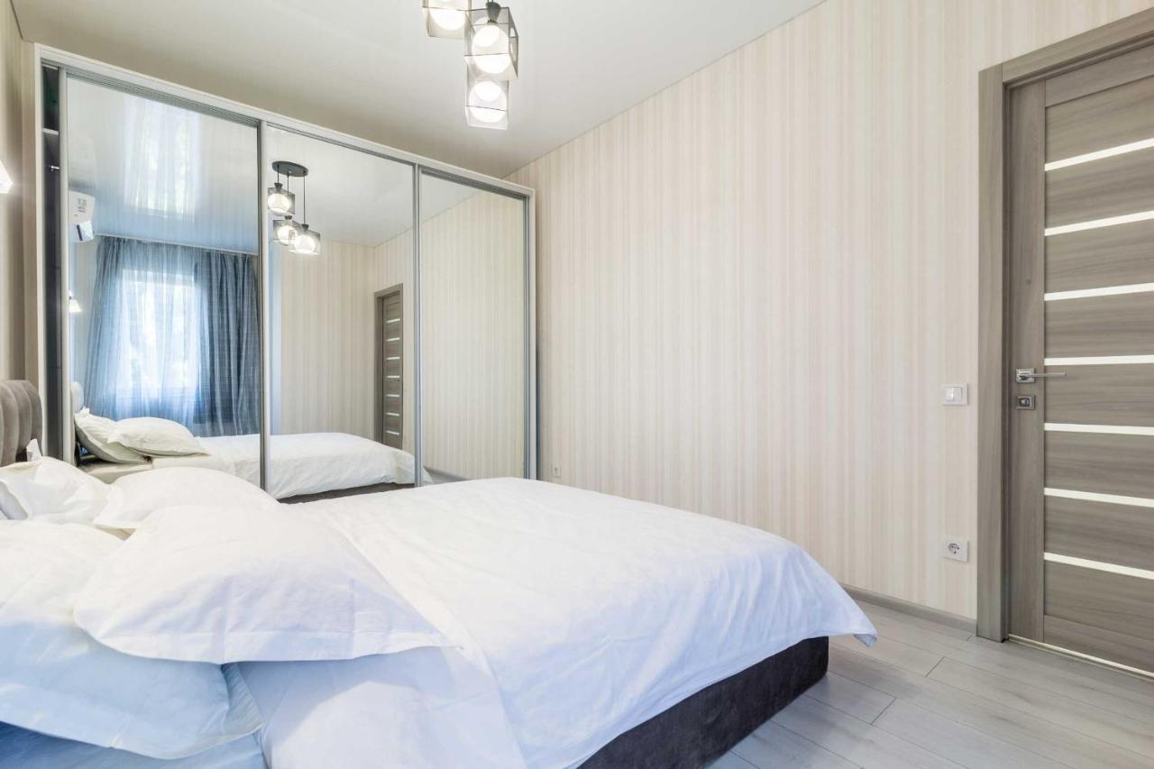 Center 2-bedroom Apartment *